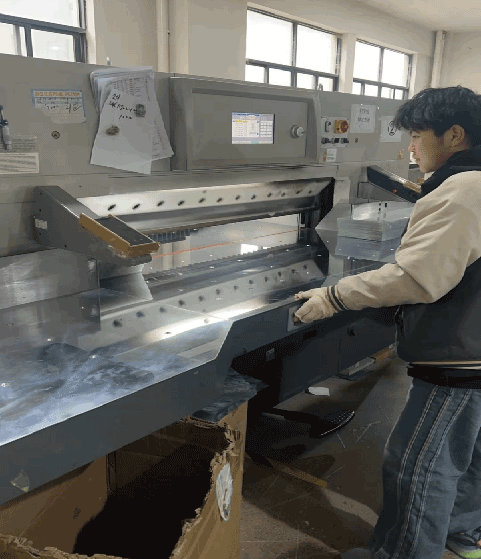 亿方加工工位｜数控切板机板材上料裁切现场