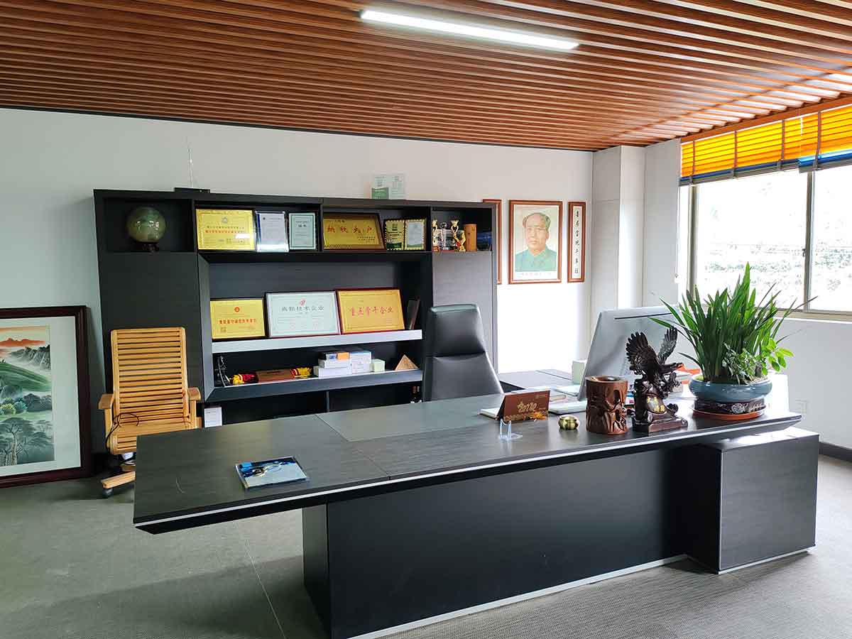 亿方高管办公室，企业荣誉证书展示实景