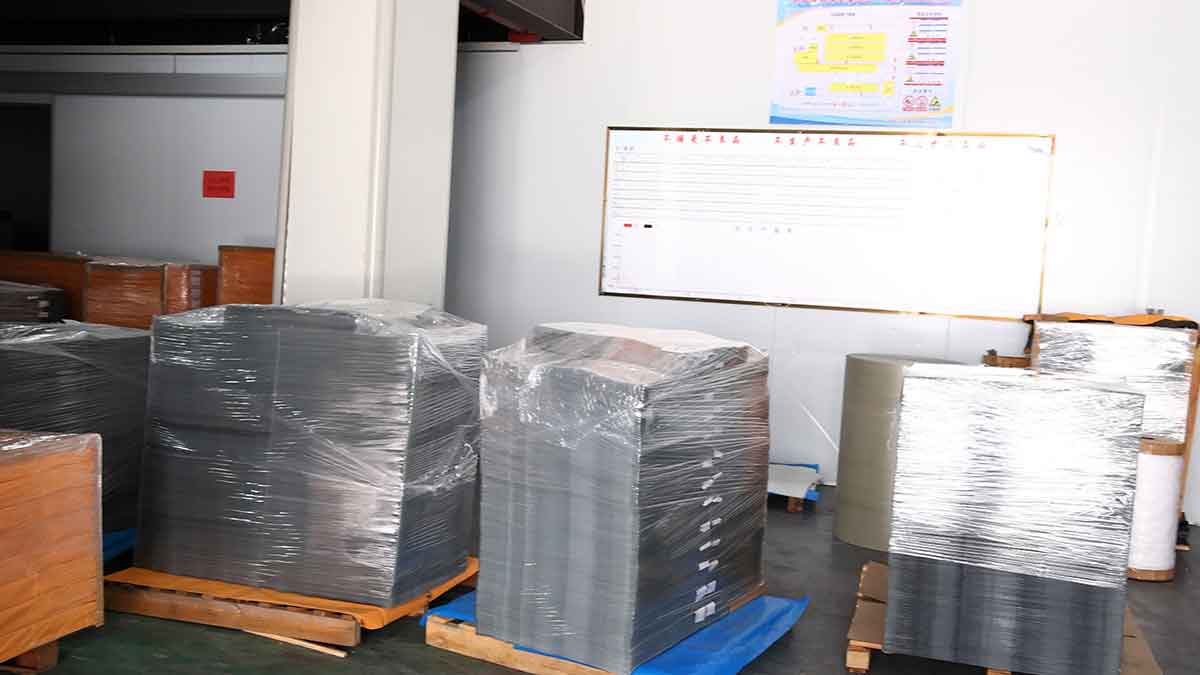 亿方仓储质检区｜缠绕膜防护板材成品堆放现场