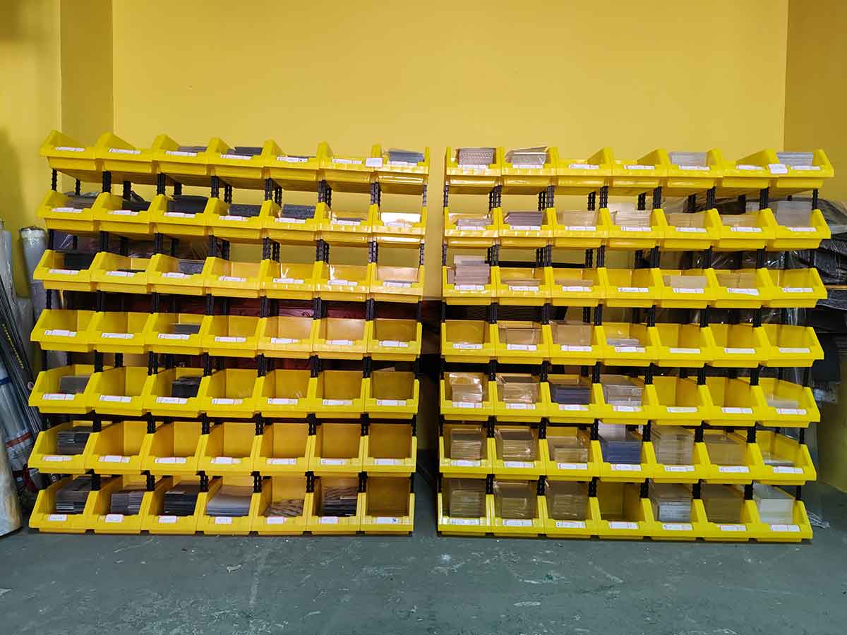 亿方样品间，塑料板材样品分类陈列实景